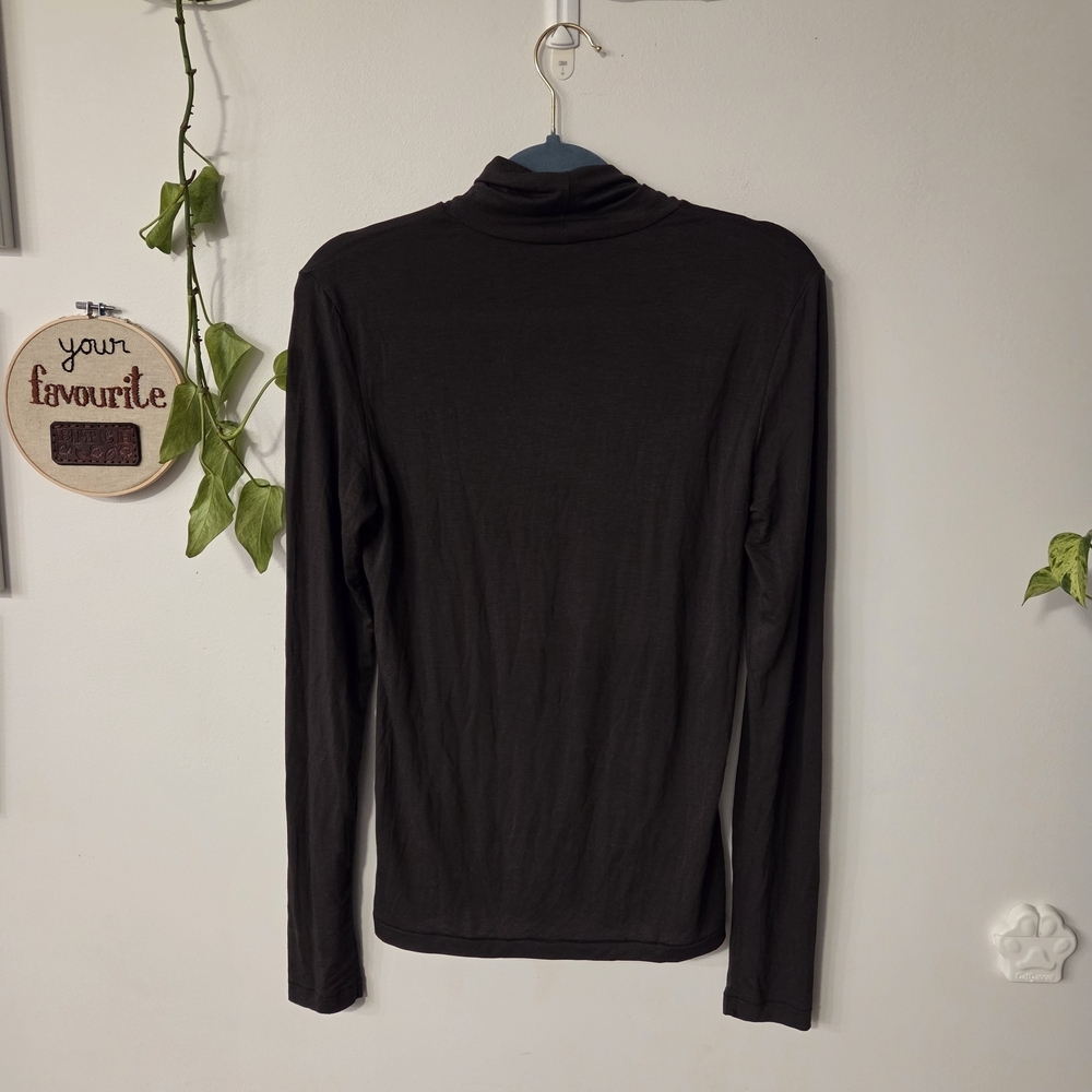 Uniqlo Heattech Long Sleeve Lightweight Turtleneck Tee - Picture 4 of 6